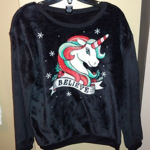 NWT🏷 ULTRA SUPER SOFT juniors sweatshirt